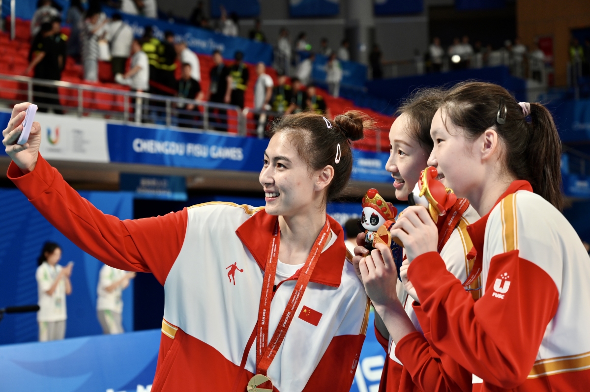 里昂训练开放日，冲刺阶段造点机会引欢呼，亚冠在即，细节决定成败的简单介绍