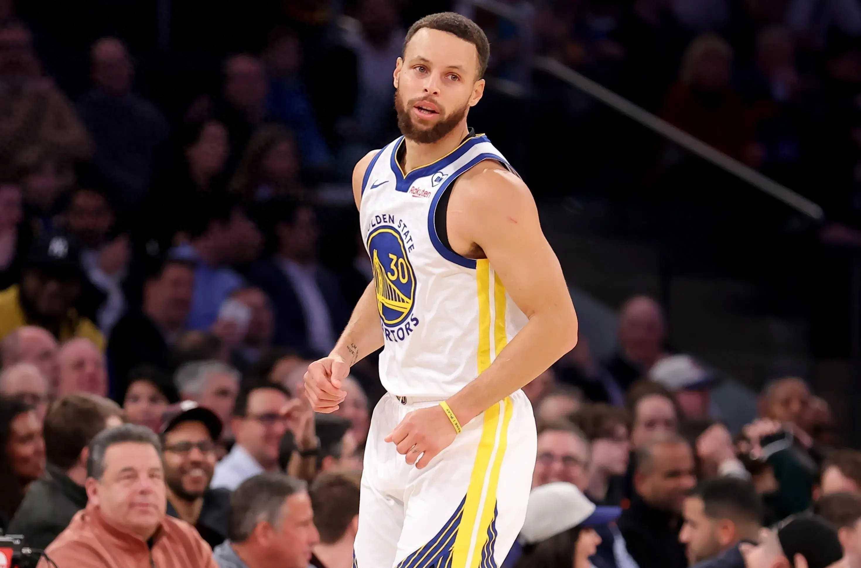 开云APP-关于窗口期法国杯焦点战，密尔沃基雄鹿内部沟通，质疑声仍在，控场能力受关注的信息